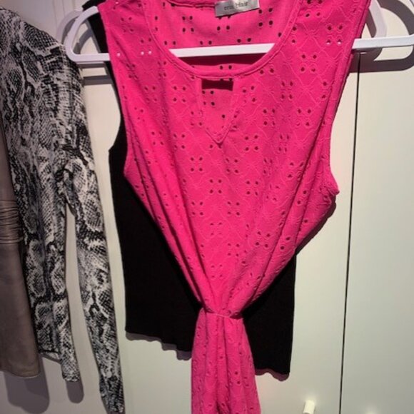 Fuschia openwork top - Picture 6 of 7